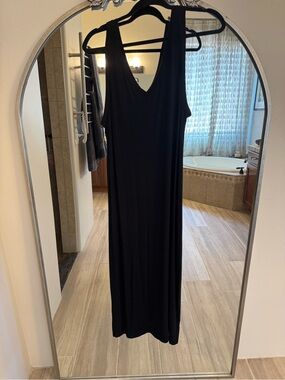 dip Black Sleeveless V-Neck Maxi Dress